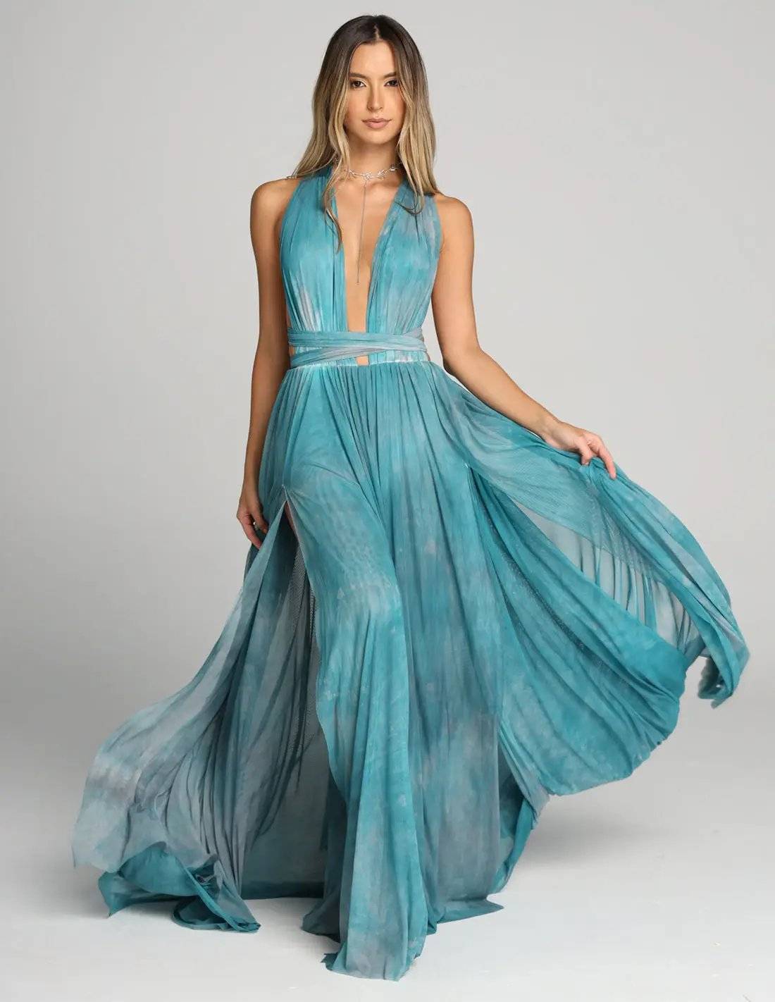 Vestido Hydra Spotted Blue + Black. Vestido Color Spotted Blue + Black. Entreaguas