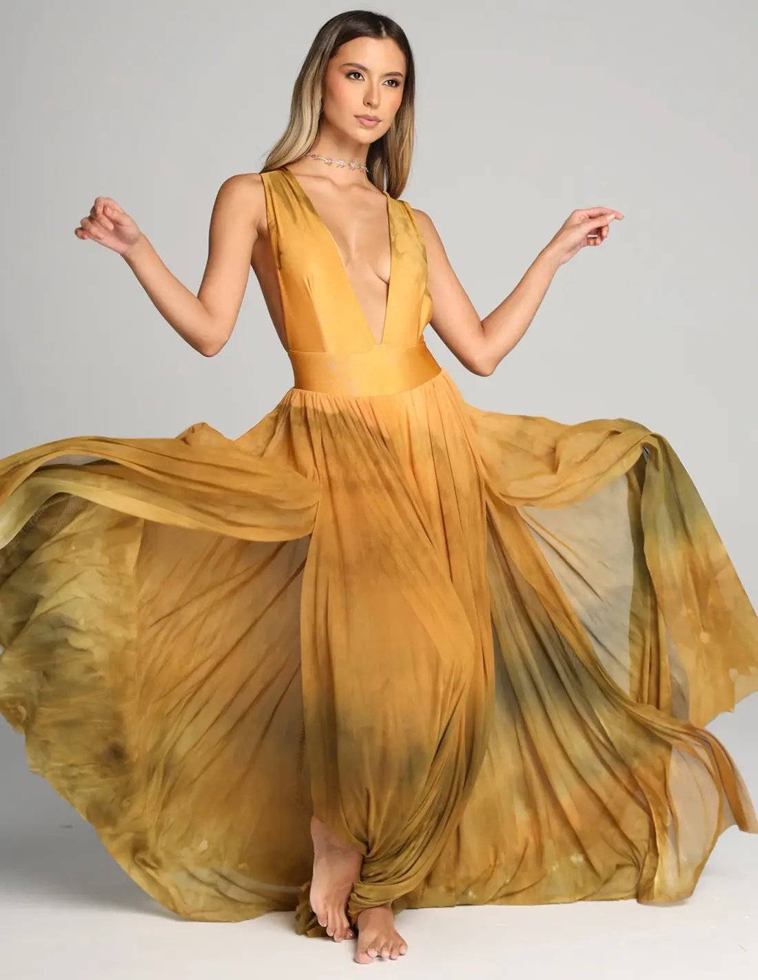 Vestido Equinoccio Gold Mustard. Vestido Color Gold Mustard. Entreaguas