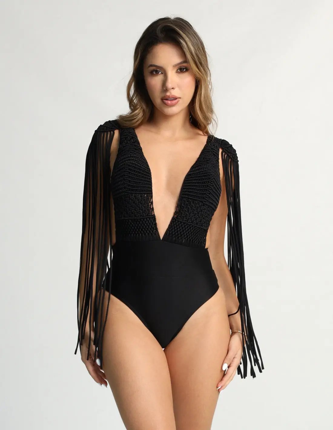 Entero Pendente Negro. Vestido De Baño Entero Con Macramé Color Negro. Entreaguas
