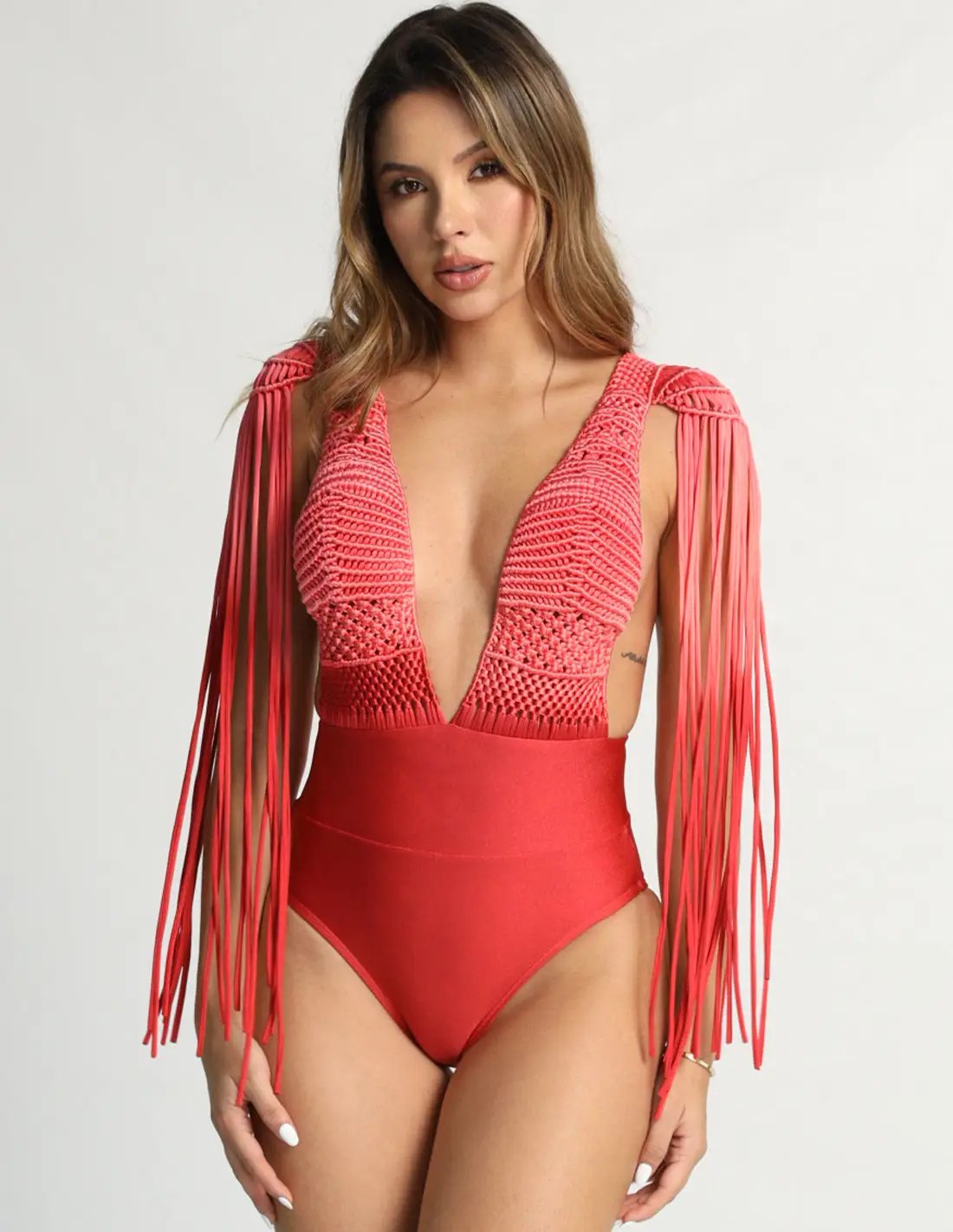 Entero Pendente Faded Tomatoe. Vestido De Baño Entero Con Macramé Y Teñido A Mano Color Faded Tomatoe. Entreaguas