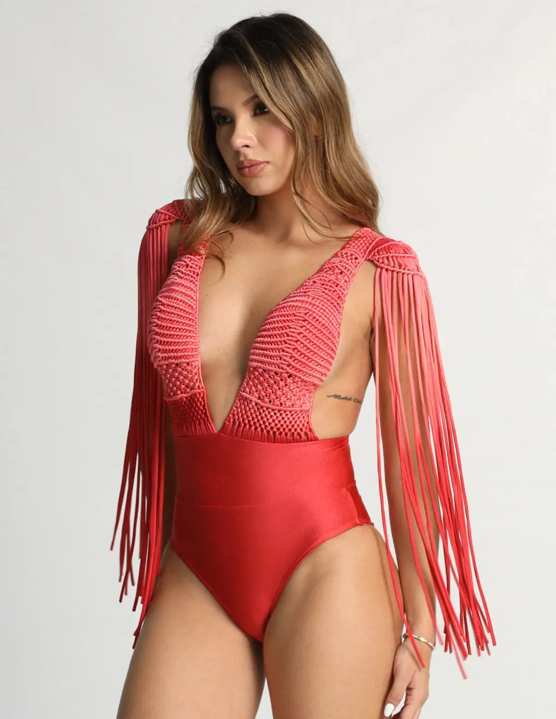 Entero Pendente Faded Tomatoe. Vestido De Baño Entero Con Macramé Y Teñido A Mano Color Faded Tomatoe. Entreaguas