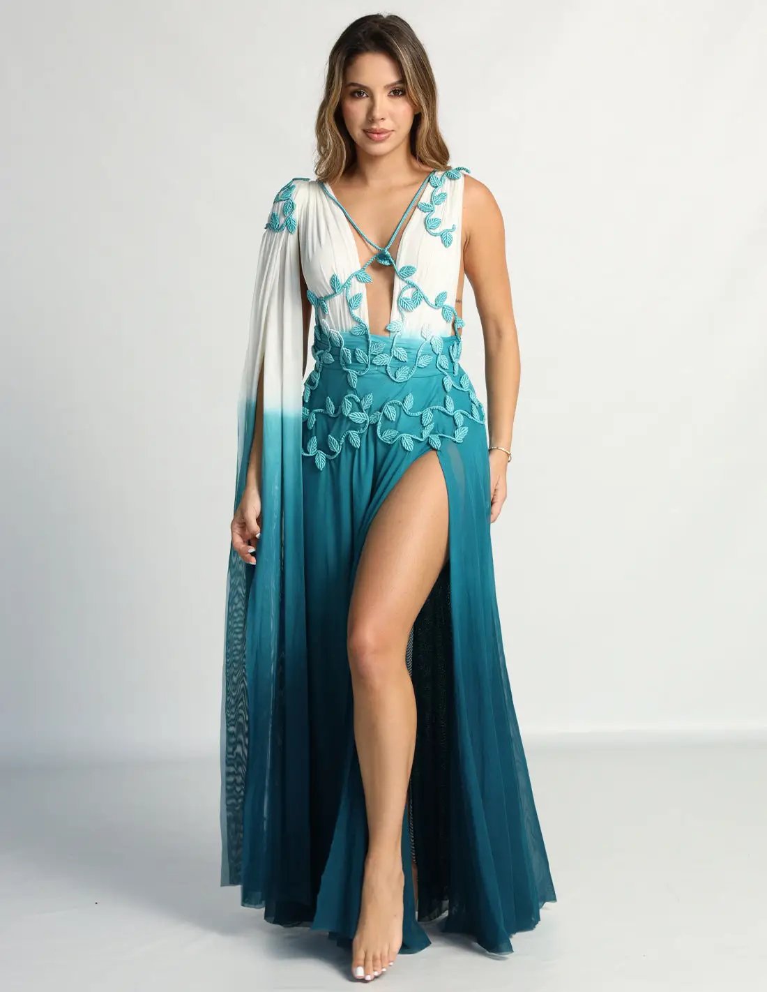 Vestido Copernico Ivory + Oil. Vestido Con Macramé Y Teñido A Mano Color Ivory + Oil. Entreaguas