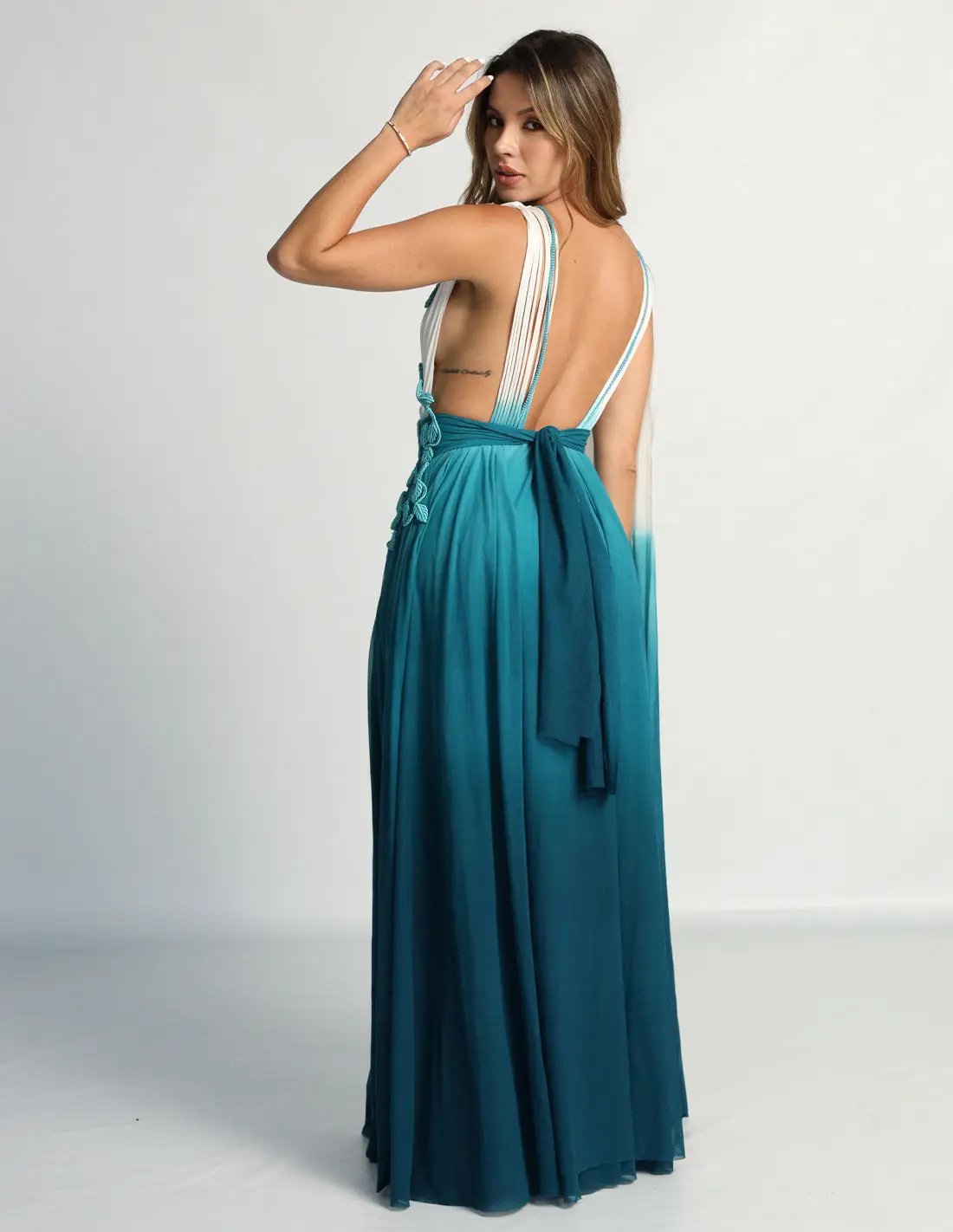 Vestido Copernico Ivory + Oil. Vestido Con Macramé Y Teñido A Mano Color Ivory + Oil. Entreaguas