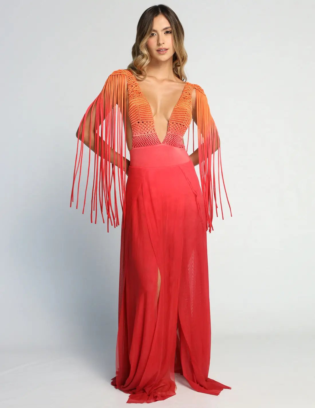 Vestido Umbra Salmon + Tomatoe. Vestido Con Macramé Y Teñido A Mano Color Salmon + Tomatoe. Entreaguas