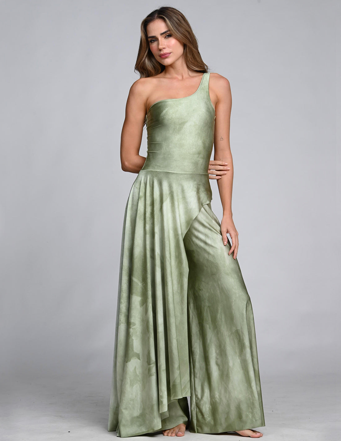 Jumpsuit Altair Spotted Turf Green. Jumpsuit Teñido A Mano Color Spotted Turf Green