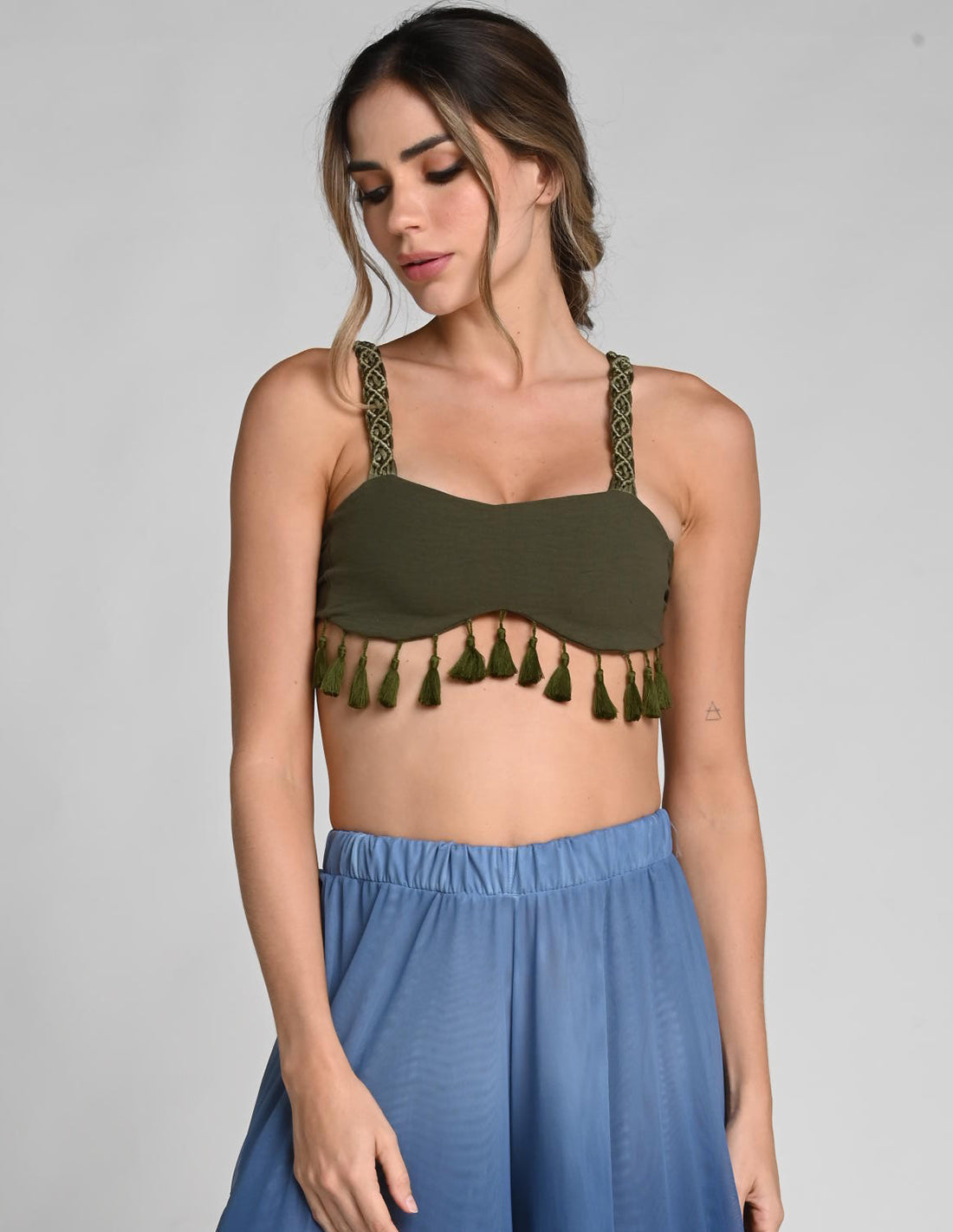Top Zaia Verde Militar. Bikini Top Color Verde Militar