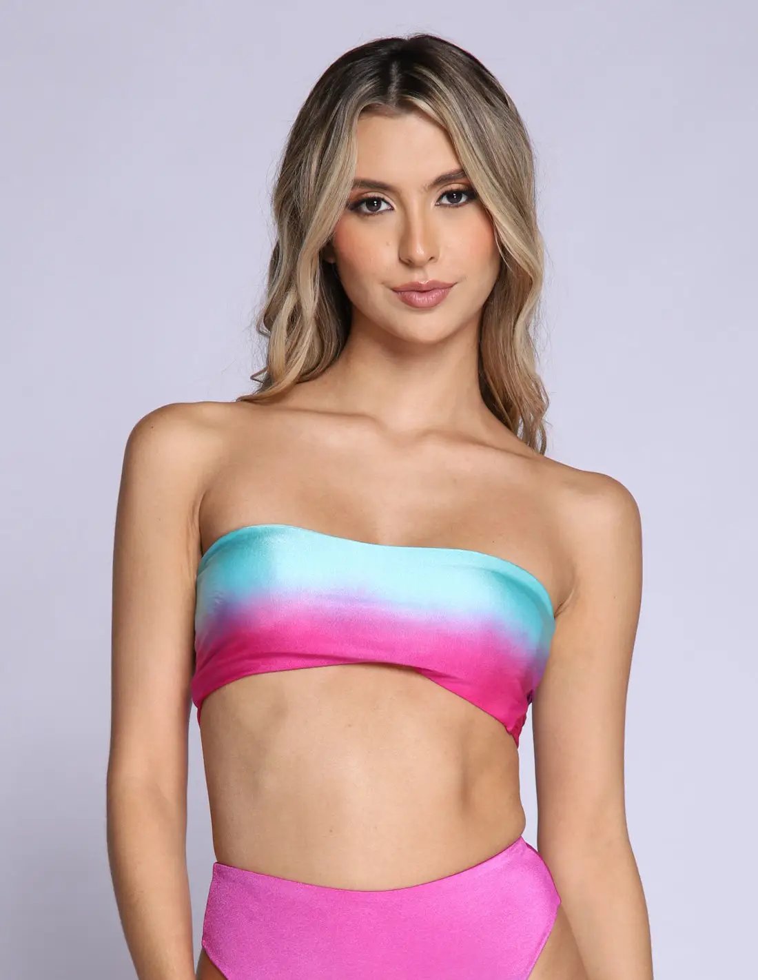 Top Mountain Blue + Fuchsia. Bikini Top Teñido A Mano Color Blue + Fuchsia. Entreaguas