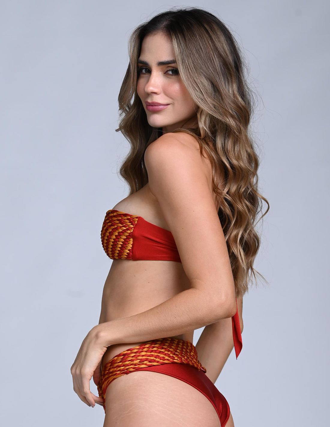 Top Grace Golden + Wild Wine. Bikini Top Con Macramé Y Teñido A Mano Color Golden + Wild Wine