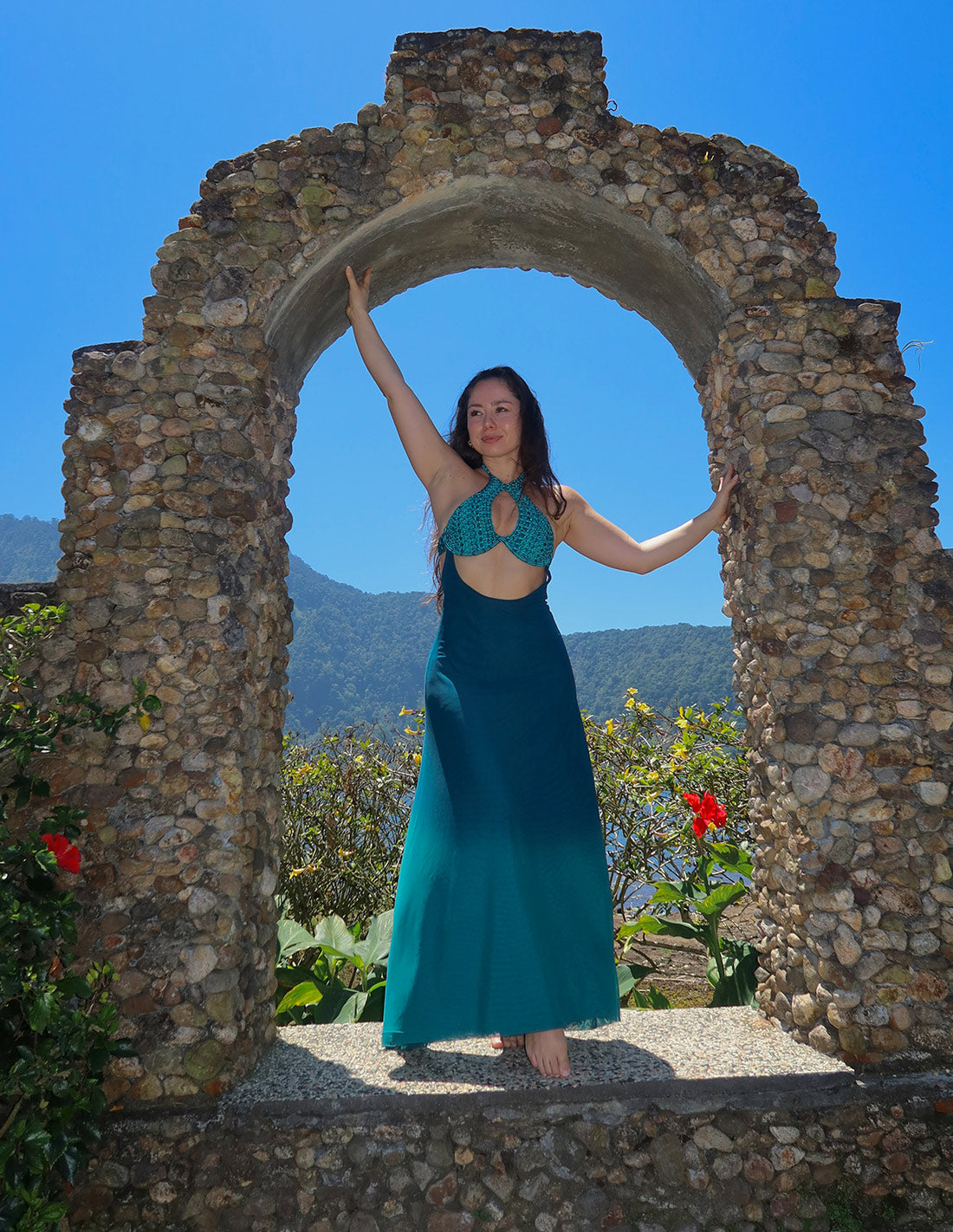 Outfit: Crop Top Omna & Falda Sairi Opal Green + Marino