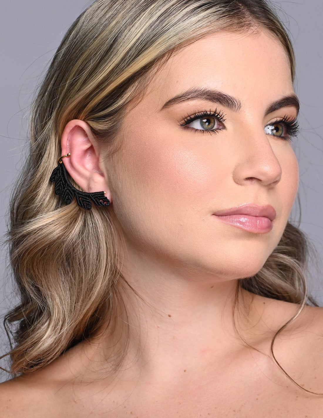 Ear Cuff Regal Negro. Ear Cuff Color Negro