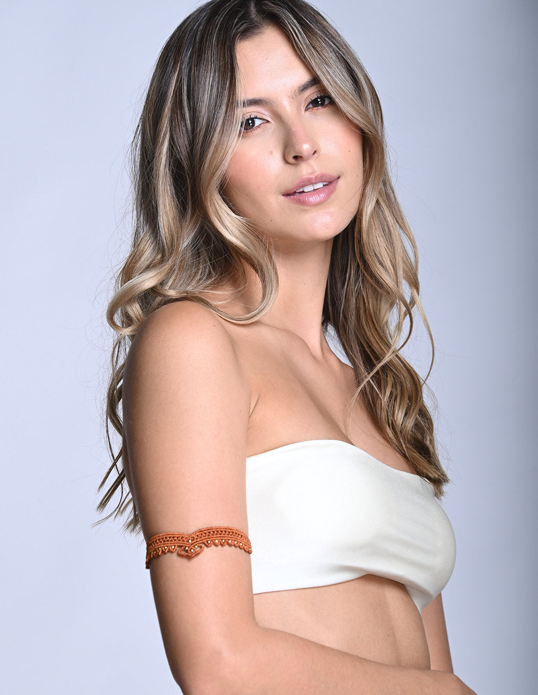 Brazalete Reina De Verano Brown. Brazalete Color Brown