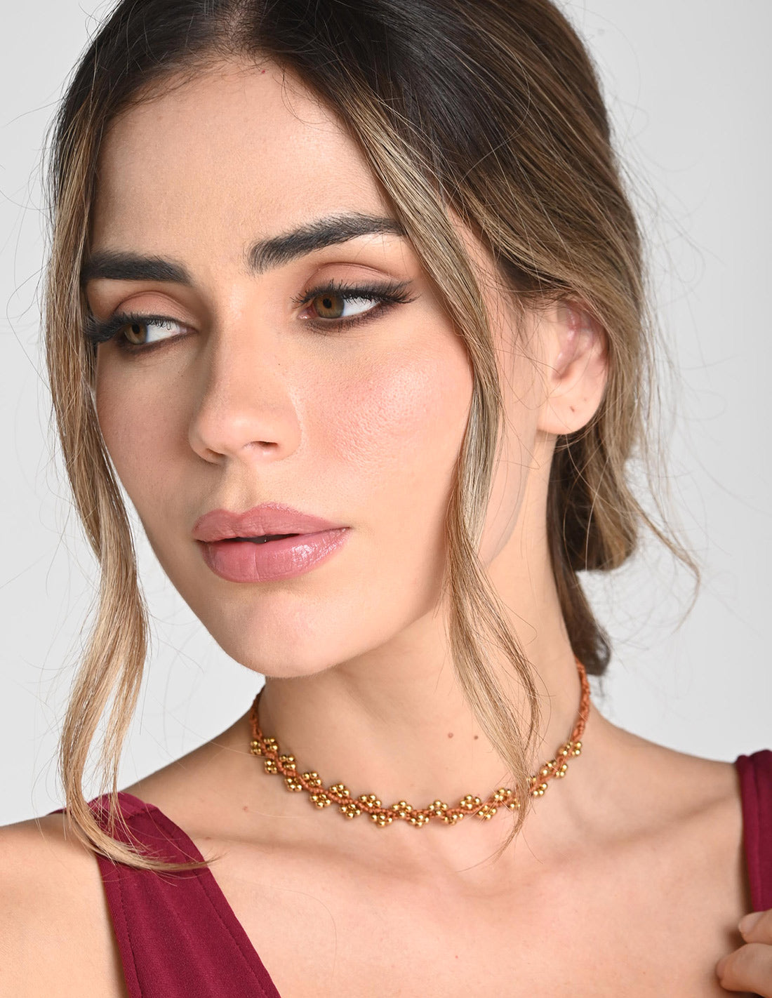 Choker Nayara Ochre. Choker Color Ochre