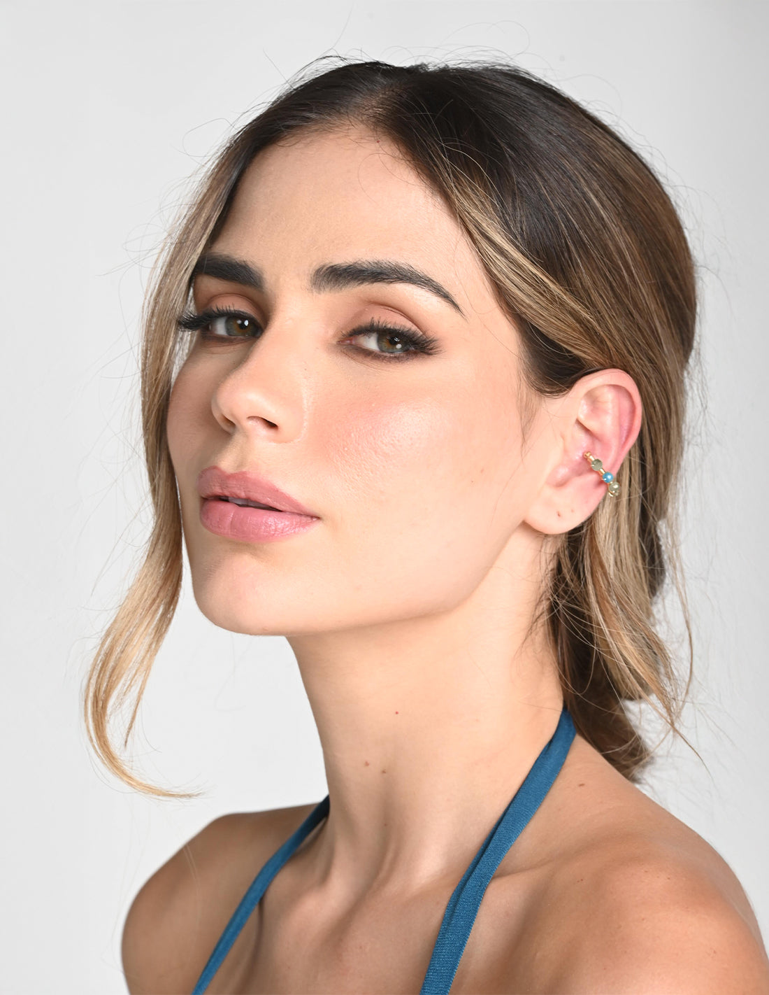 Ear Cuff Jazmin Mint Green + Ochre. Ear Cuff Color Mint Green + Ochre