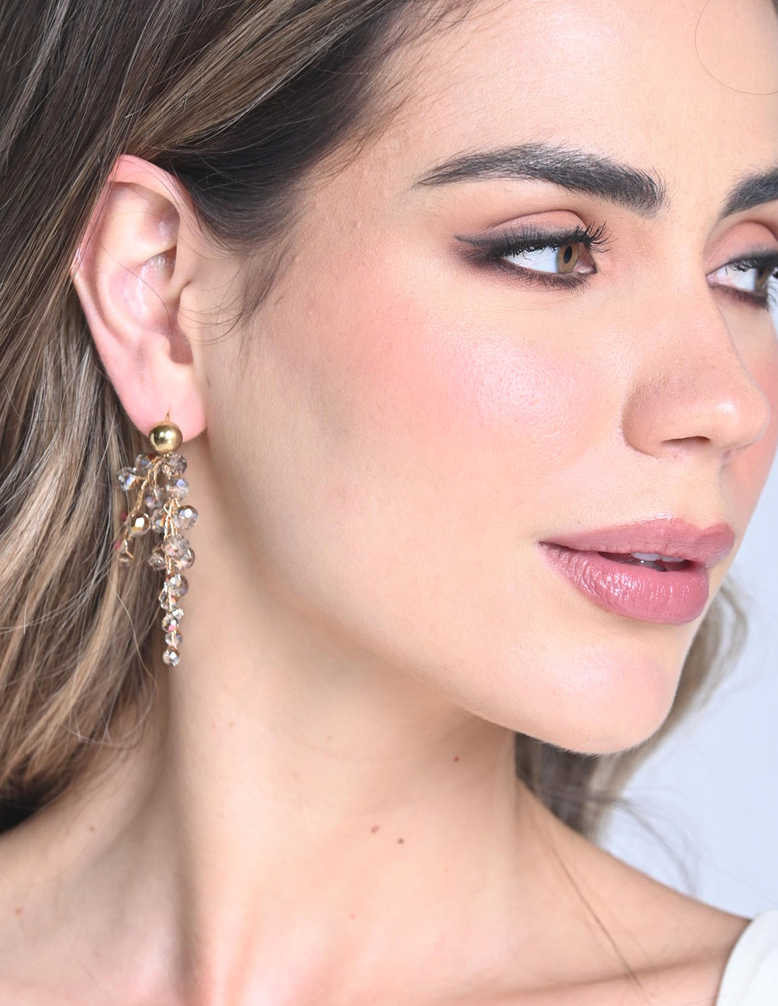 Areta Elara Ochre Tornasol. Areta Color Ochre Tornasol