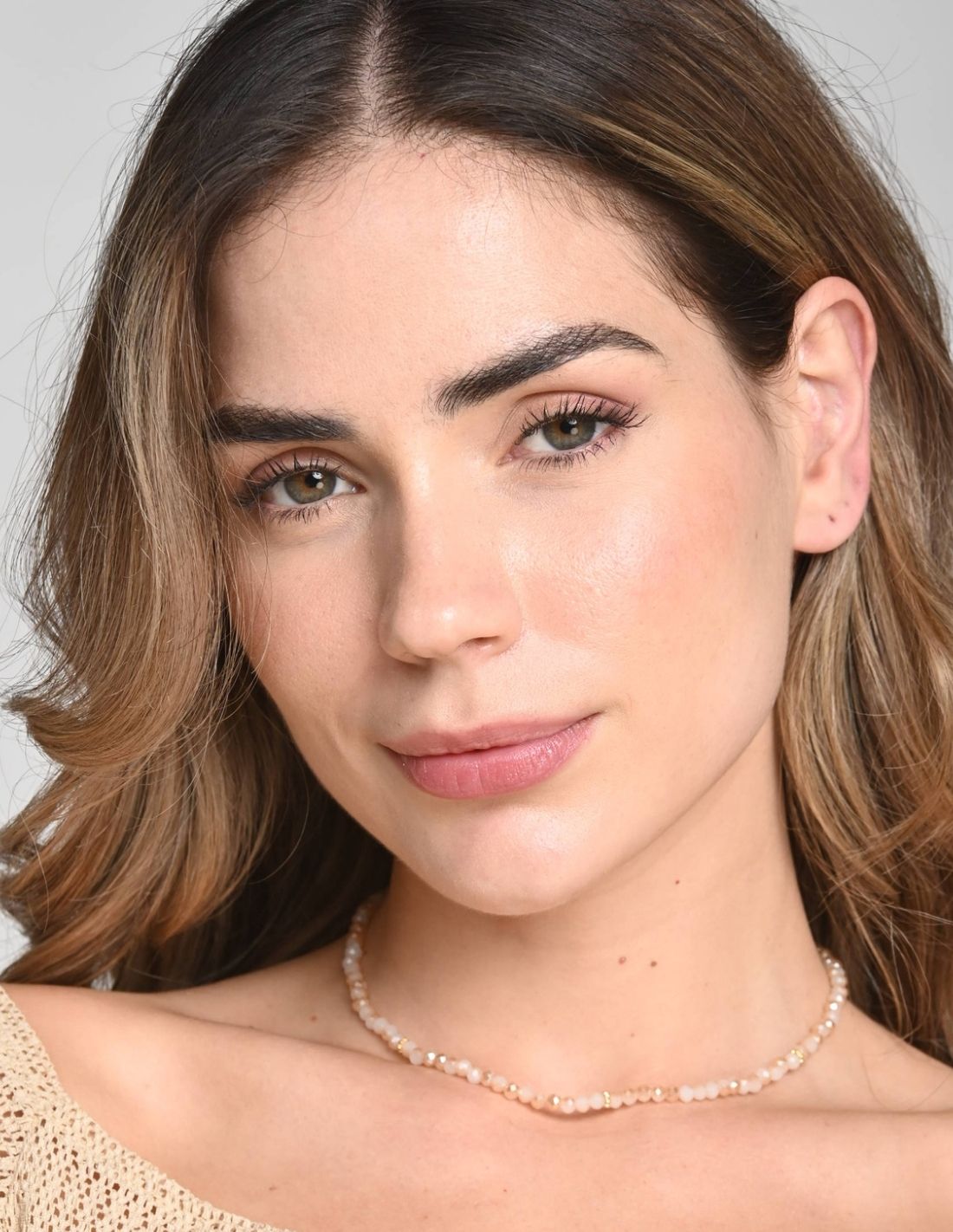 Choker Kiran Beige. Choker Color Beige