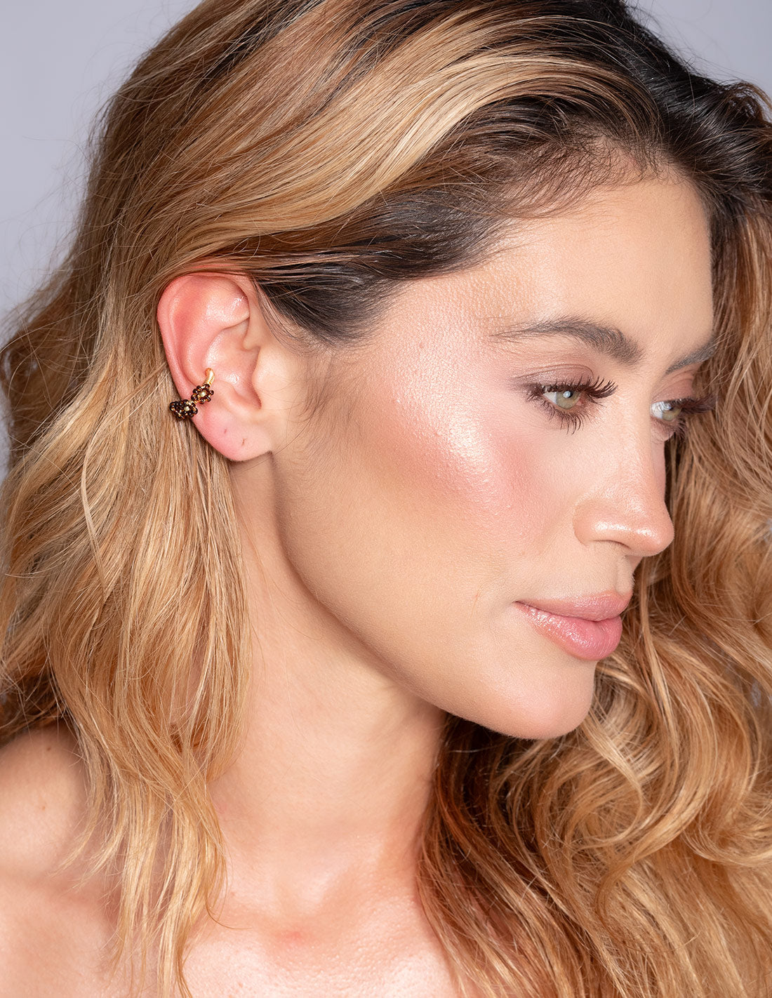 Ear Cuff Nusa Brown + Golden. Ear Cuff Color Brown + Golden