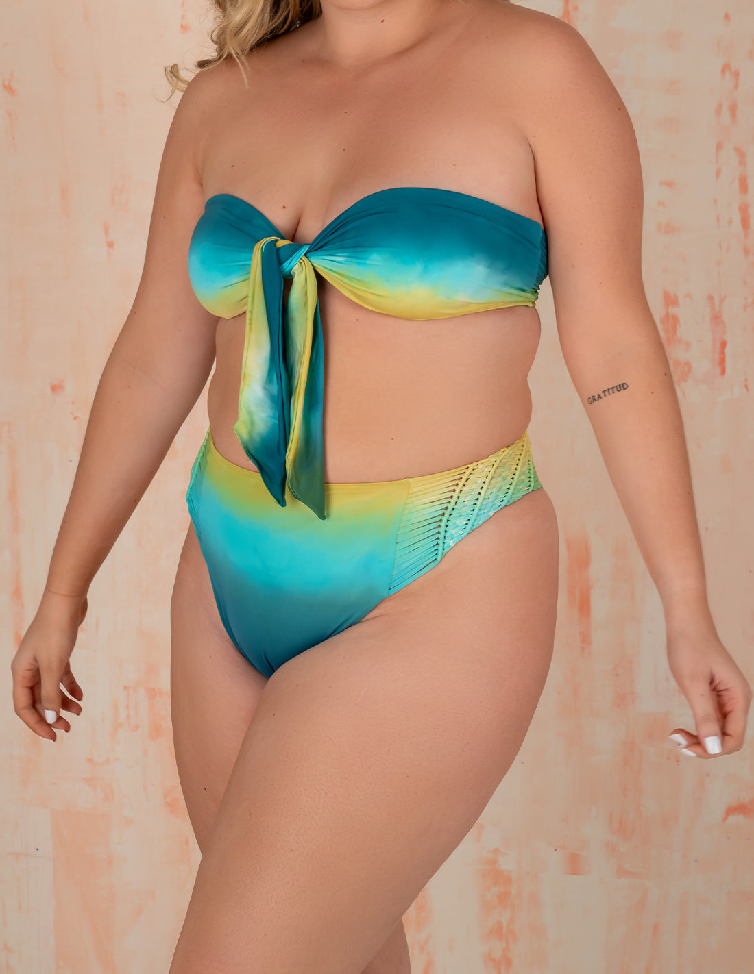 Panty Iris Lima + Turquoise + Green Algea. Panty De Bikini Con Macramé Y Teñido A Mano Color Lima + Turquoise + Green Algea. Entreaguas