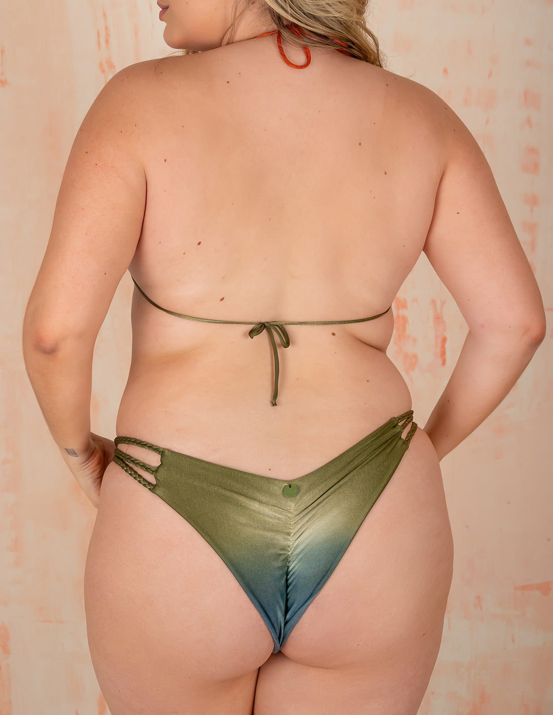 Panty Jungle Dark Green + Pistacho. Panty De Bikini Con Macramé Y Teñido A Mano Color Dark Green + Pistacho. Entreaguas