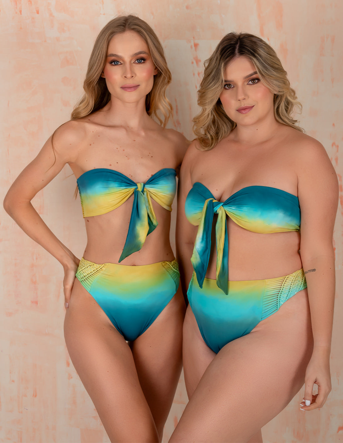 Top Iris Lima + Turquoise + Green Algea. Bikini Top Con Macramé Y Teñido A Mano Color Lima + Turquoise + Green Algea. Entreaguas