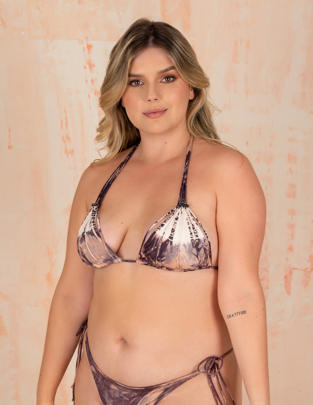 Top Water Salmon + Black. Bikini Top Teñido A Mano Color Salmon + Black. Entreaguas