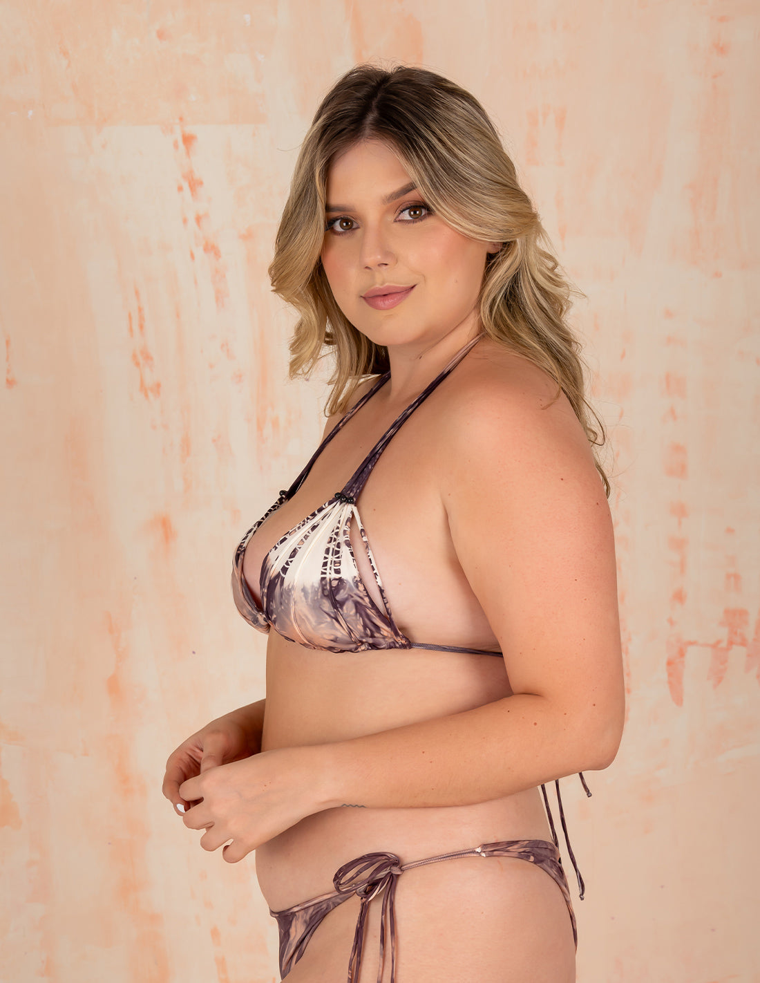 Top Water Salmon + Black. Bikini Top Teñido A Mano Color Salmon + Black. Entreaguas