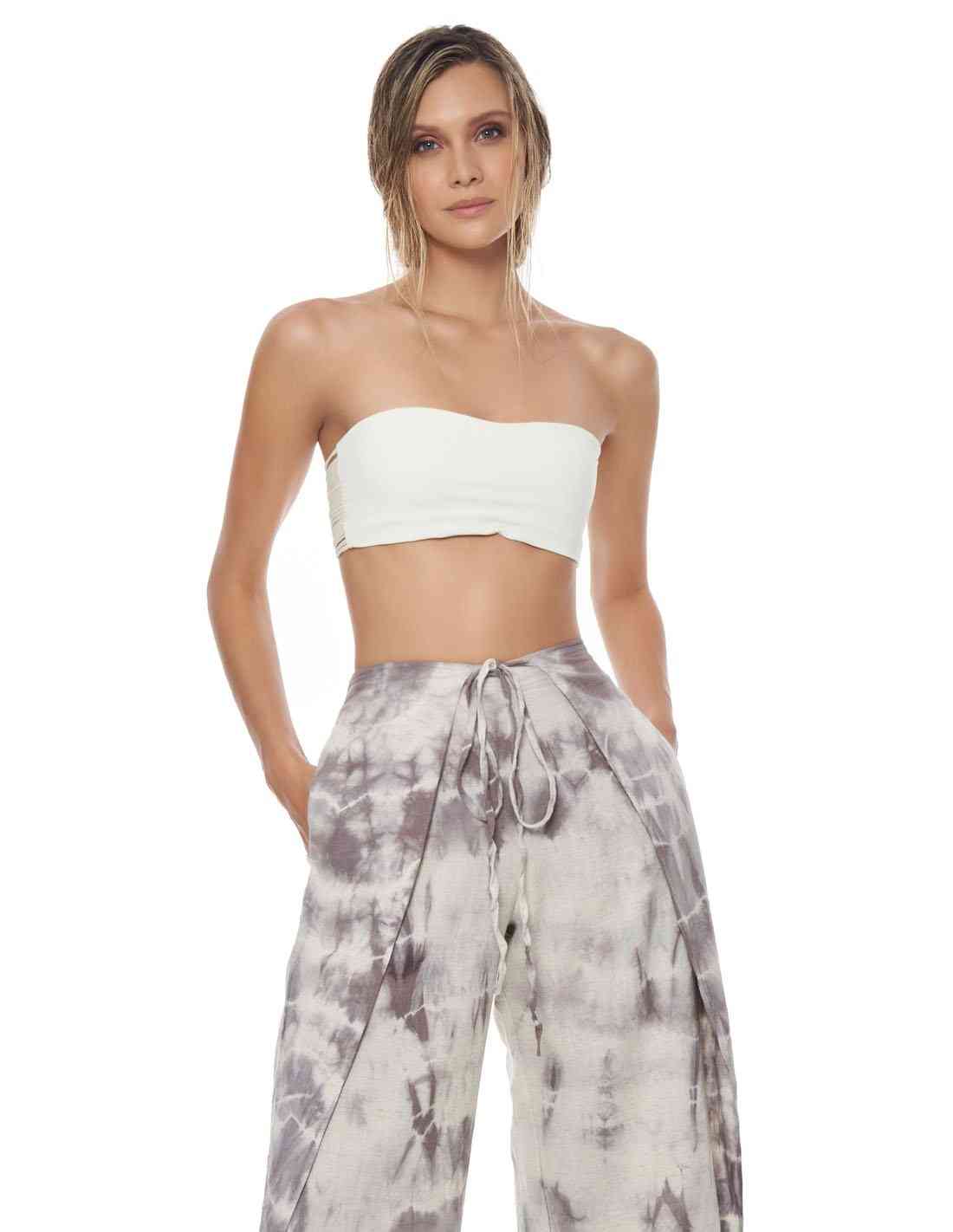 Top Ikoku Marfil. Bikini Top Con Macramé Color Marfil. Entreaguas