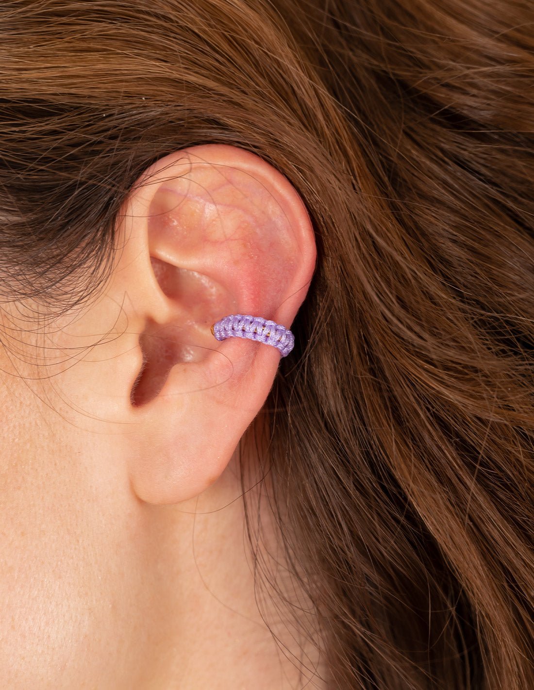 Ear Cuff Luna Creciente Lilac. Ear Cuff Color Lilac. Entreaguas