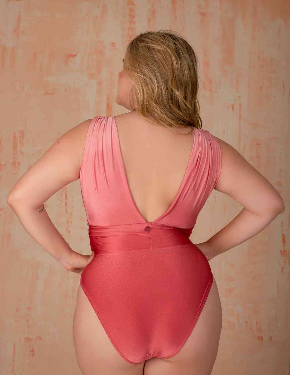 Entero Haze Faded Red Flower - Entreaguas Wearable Art