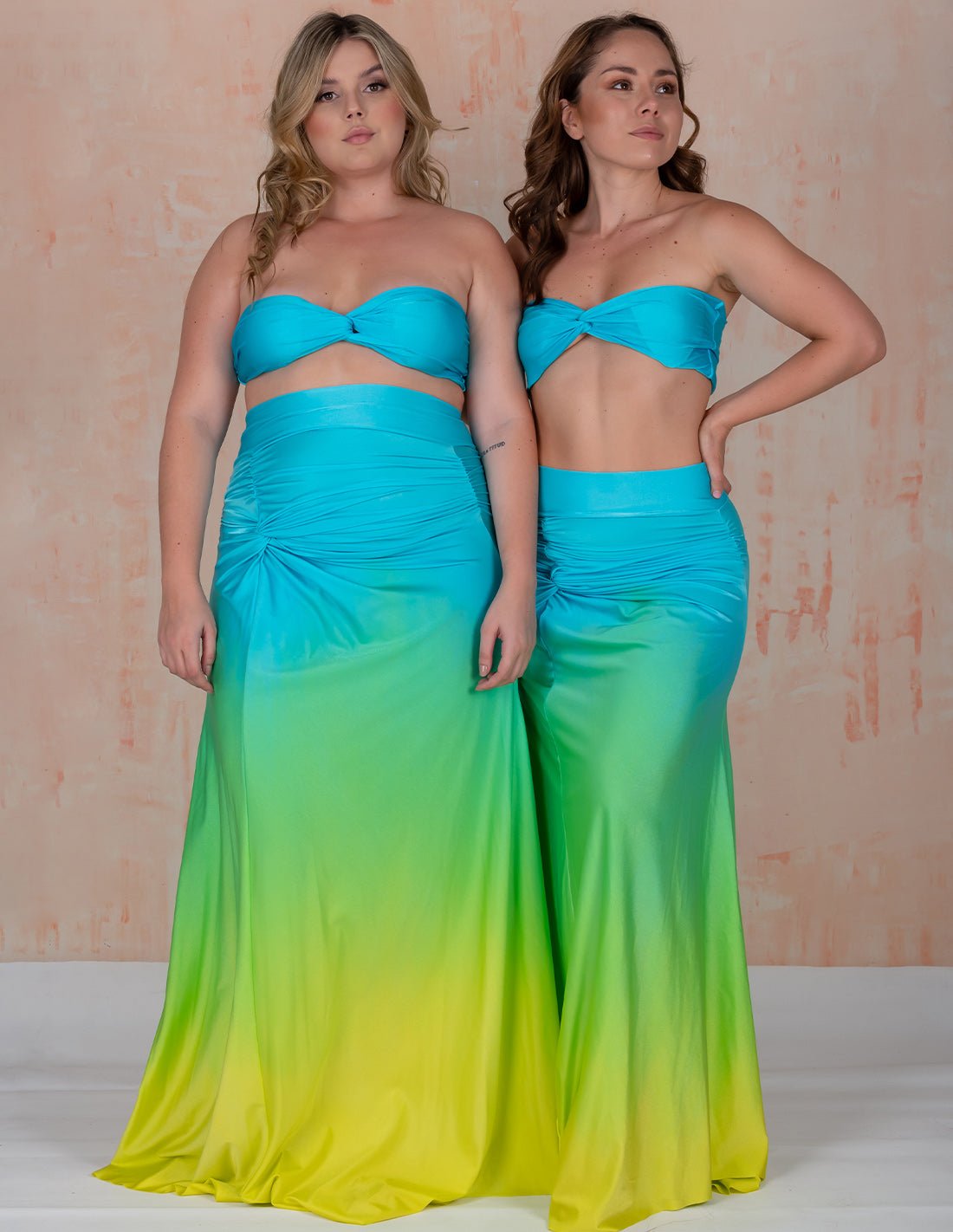 Top Echo Shine Blue. Bikini Top Teñido A Mano Color Shine Blue. Entreaguas