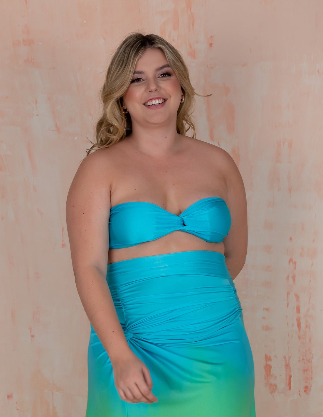 Top Echo Shine Blue. Bikini Top Teñido A Mano Color Shine Blue. Entreaguas