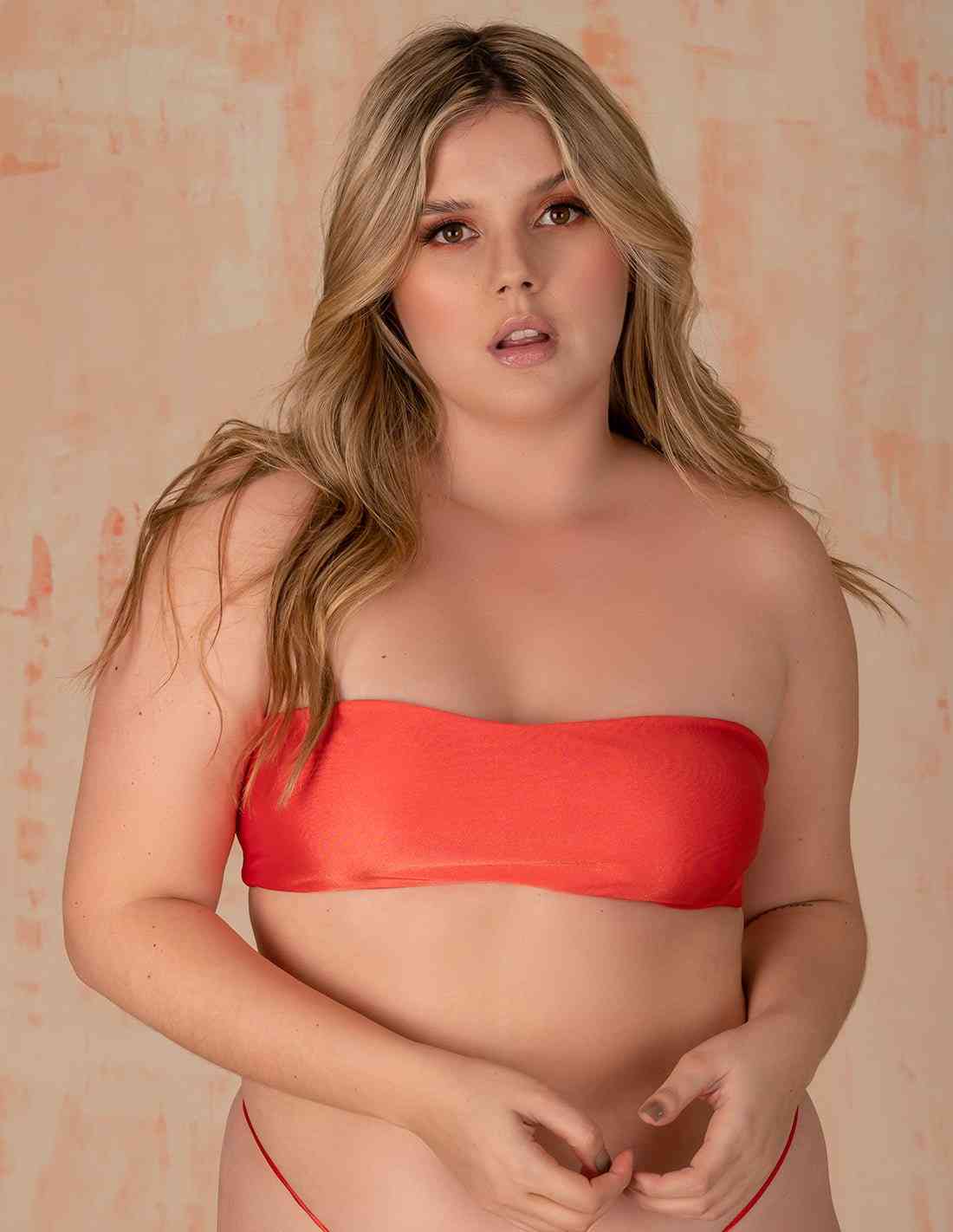 Top Mountain Salmon Flower. Bikini Top Teñido A Mano Color Salmon Flower. Entreaguas