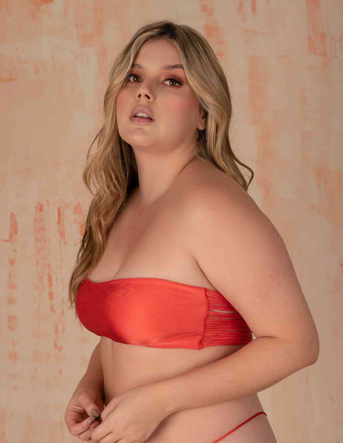 Top Mountain Salmon Flower. Bikini Top Teñido A Mano Color Salmon Flower. Entreaguas