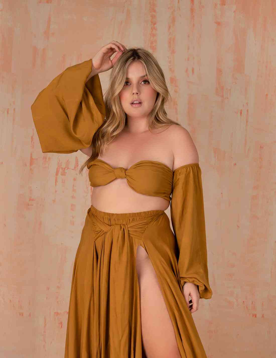 Croptop Mystical Dorado. Croptop Teñido A Mano Color Dorado. Entreaguas