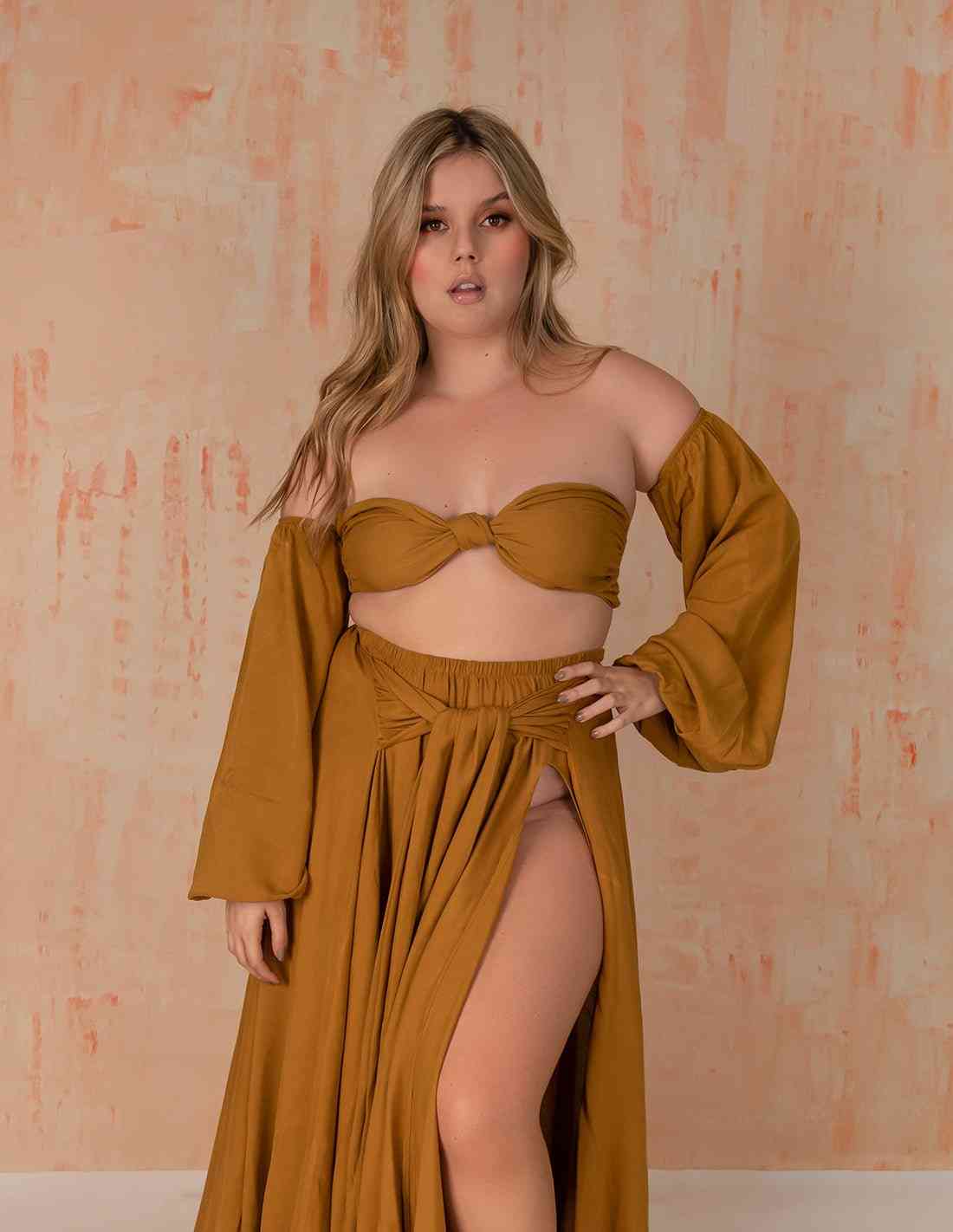 Croptop Mystical Dorado. Croptop Teñido A Mano Color Dorado. Entreaguas