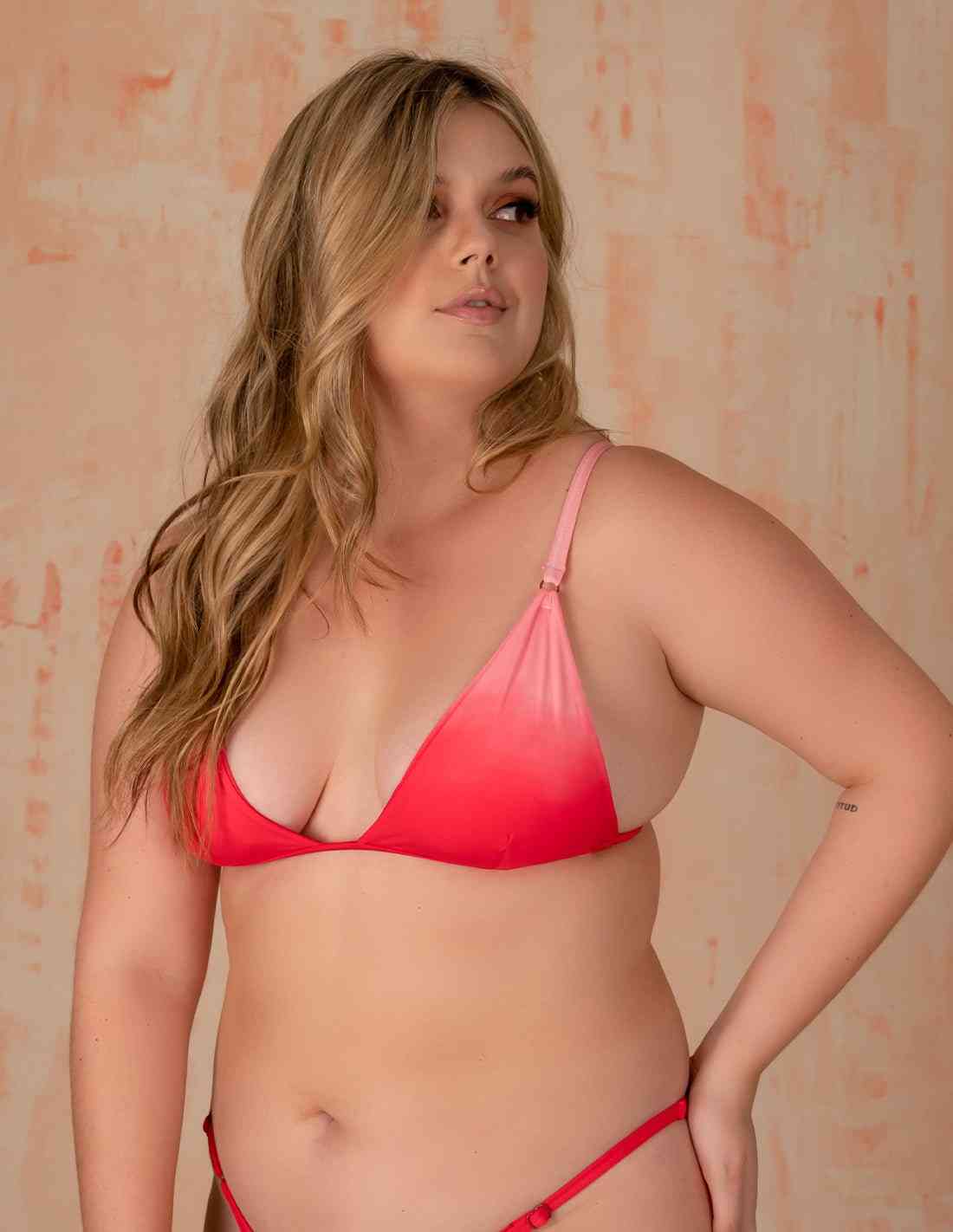 Top Sun Faded Tomato. Bikini Top Teñido A Mano Color Faded Tomato. Entreaguas