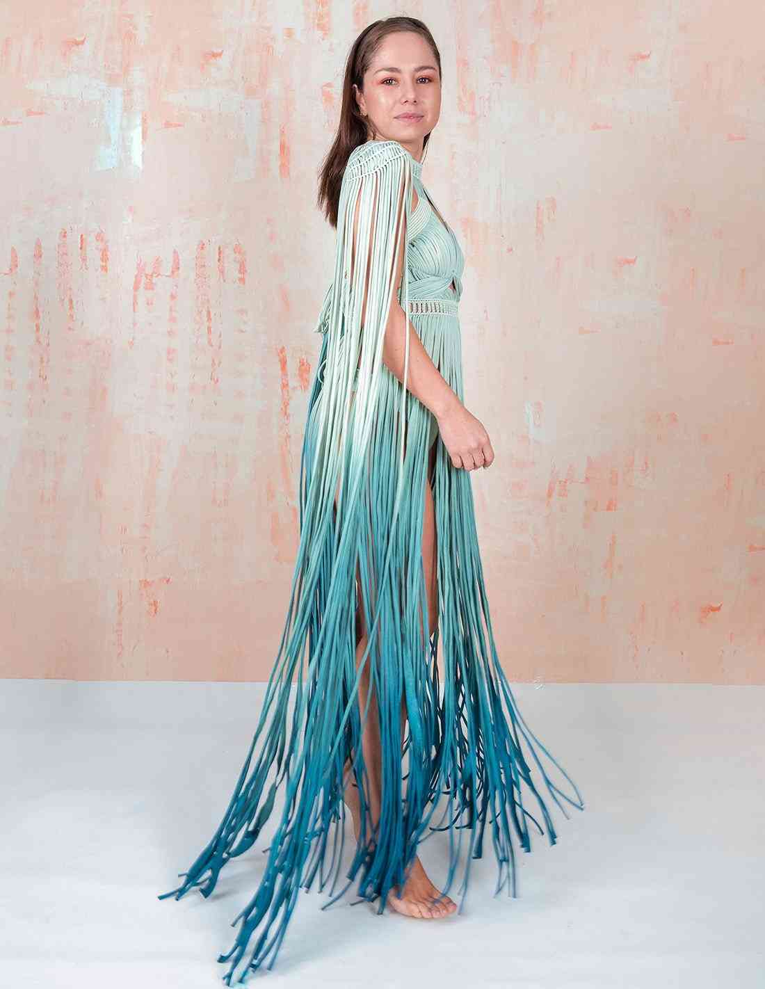 Vestido Cadere. Vestido Con Macramé Y Teñido A Mano. Entreaguas