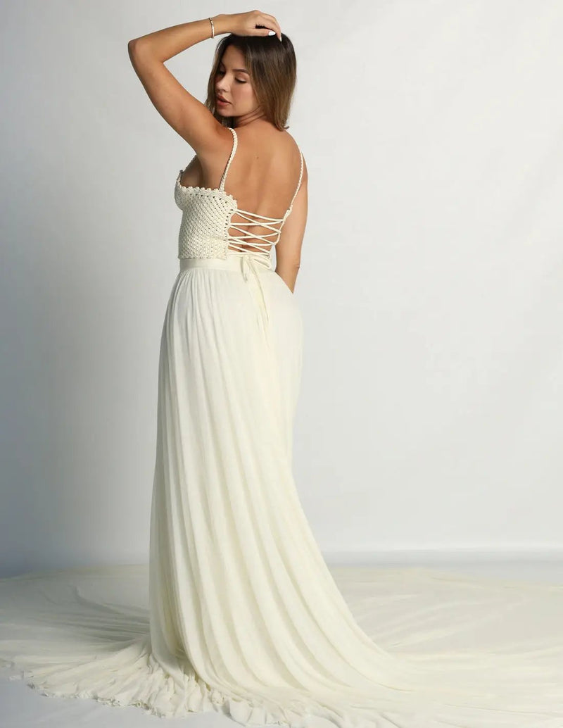 Falda Nadu Con Cola Marfil. Falda Color Marfil. Entreaguas