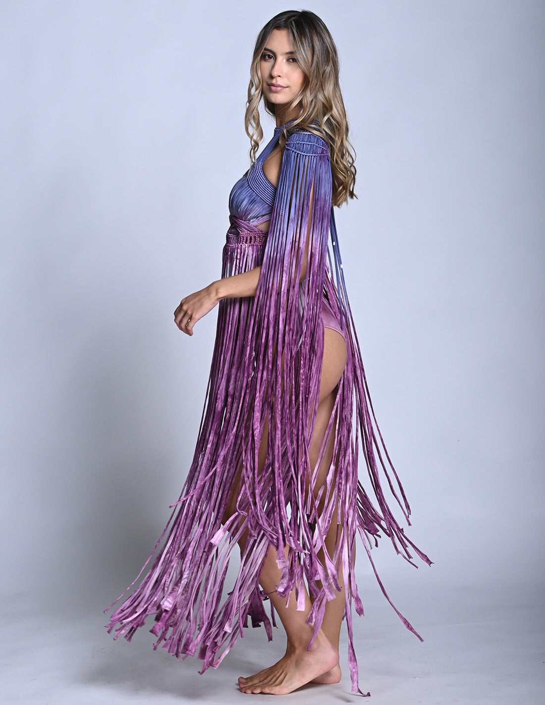 Vestido Cadere Ultra Violet + Magenta Hand Dyed. Vestido Con Macramé Y Teñido A Mano Color Ultra Violet + Magenta Hand Dyed