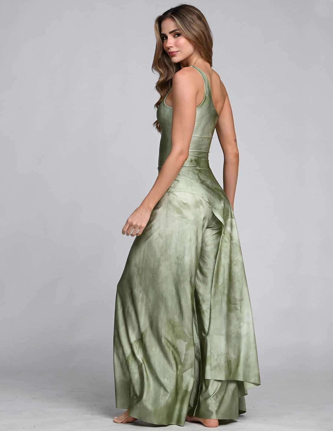 Jumpsuit Altair Spotted Turf Green. Jumpsuit Teñido A Mano Color Spotted Turf Green