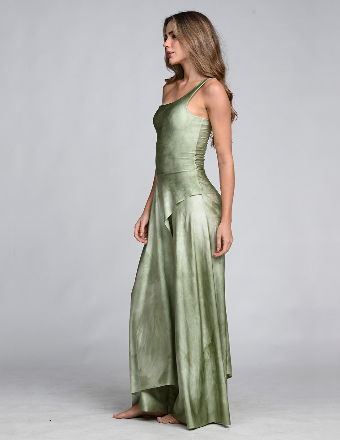 Jumpsuit Altair Spotted Turf Green. Jumpsuit Teñido A Mano Color Spotted Turf Green