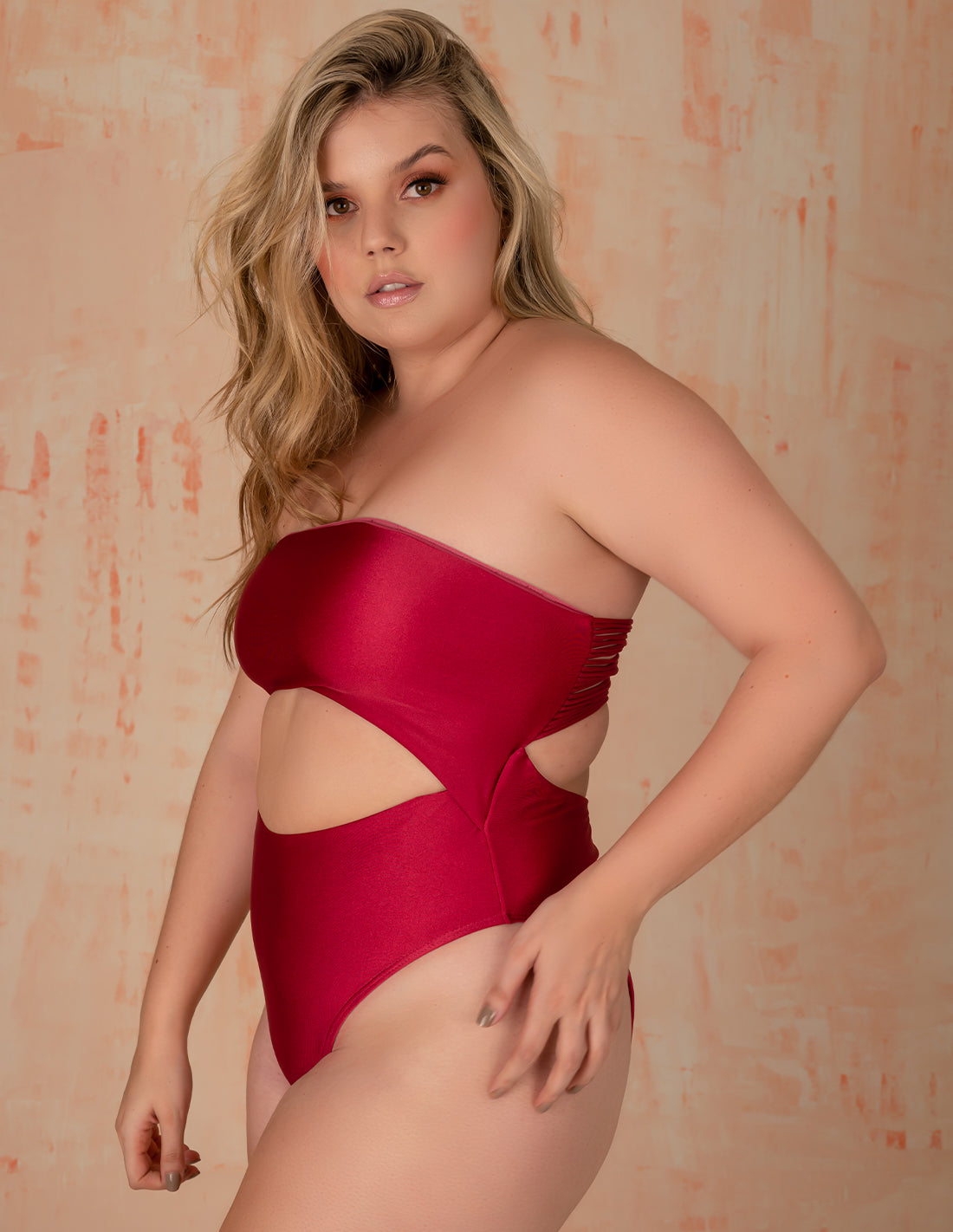 Entero Infinite Burgundy. Vestido De Baño Entero Con Macramé Y Teñido A Mano Color Burgundy. Entreaguas