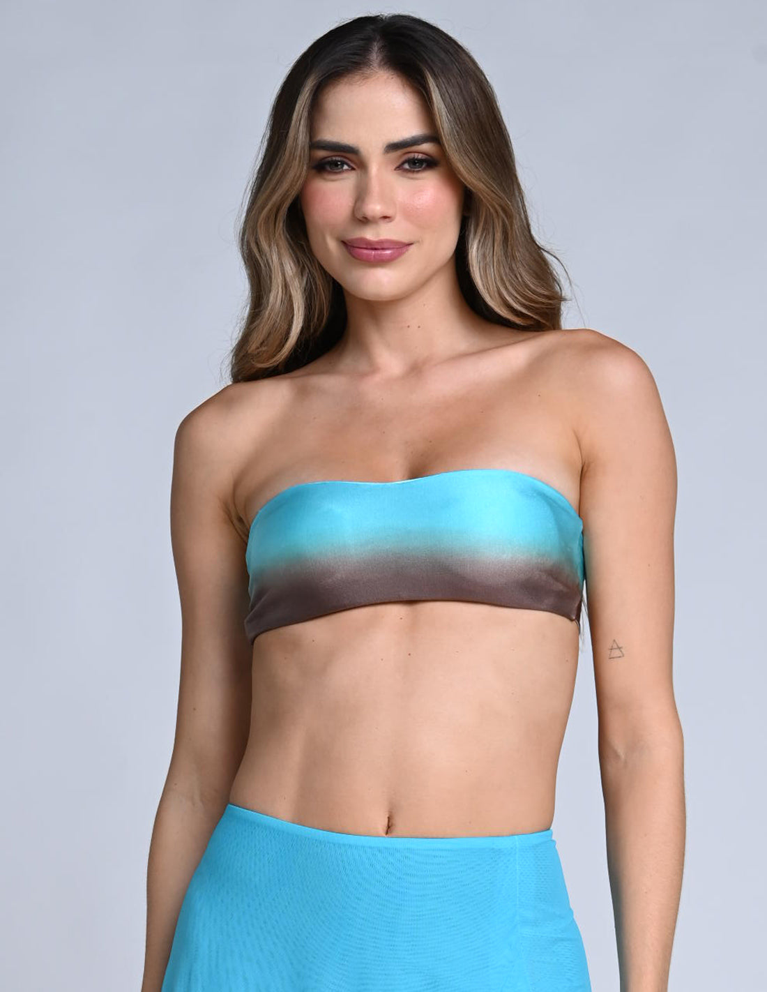Top Isha Turquoise + Brown. Bikini Top Teñido A Mano Color Turquoise + Brown