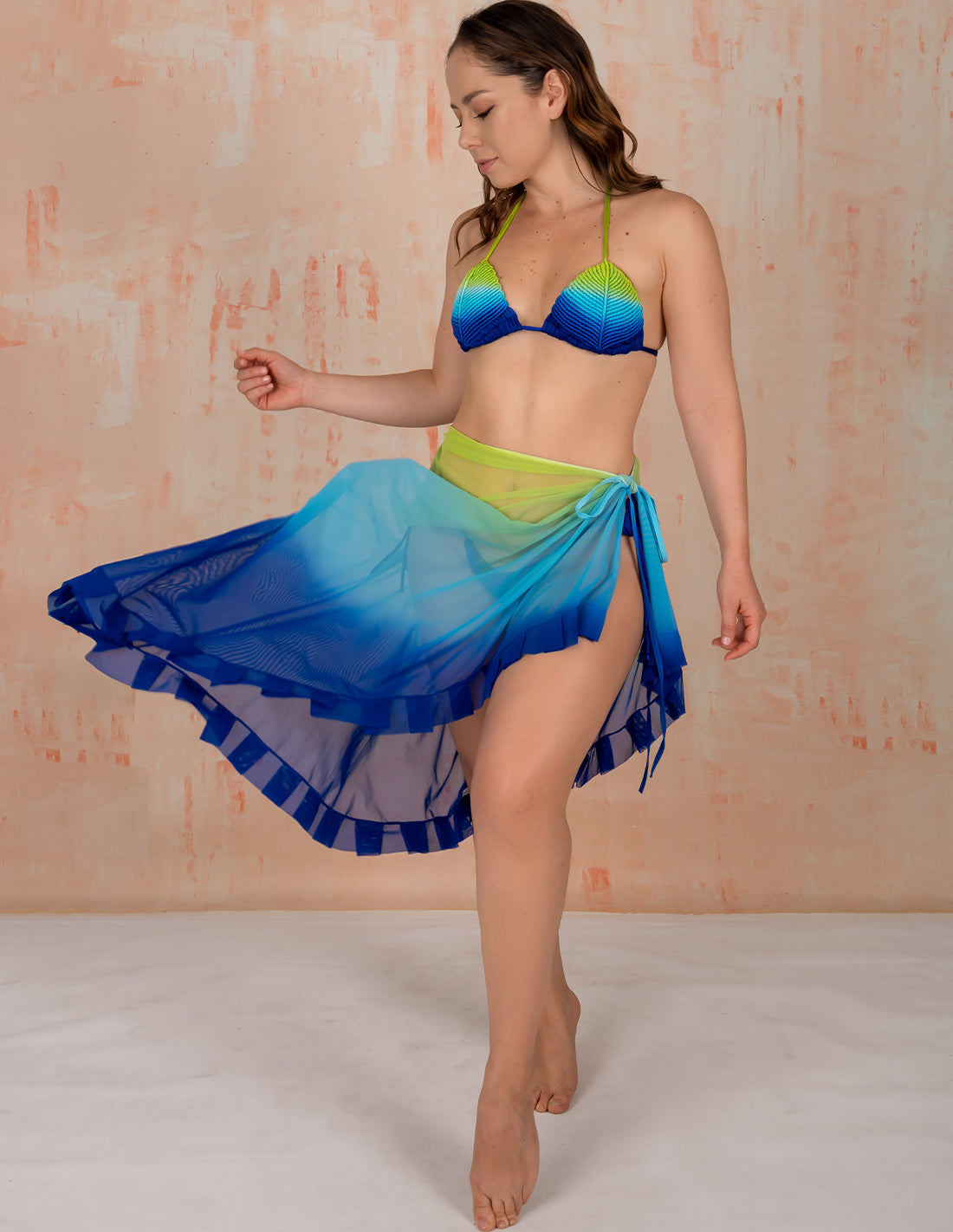 Pareo Calm 300K. Pareo De Playa Teñido A Mano Color 300K. Entreaguas