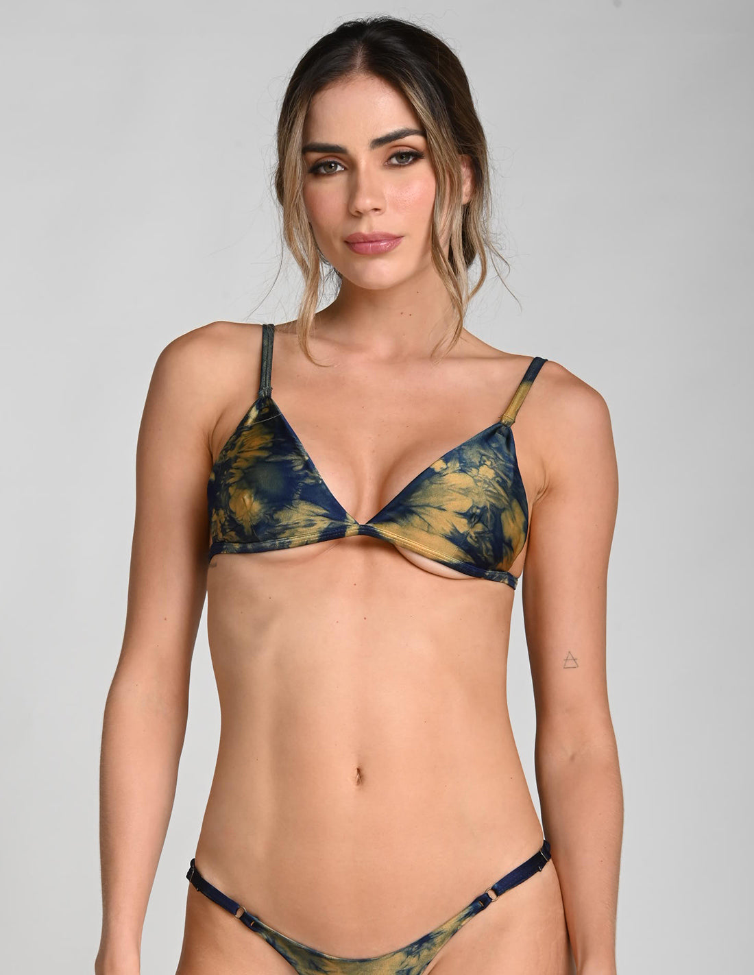 Top Sun Golden + Blue. Bikini Top Teñido A Mano Color Golden + Blue