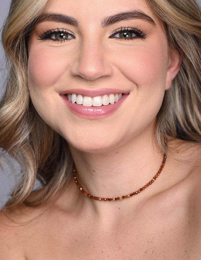 Choker-Liguero Acacia Brown. Choker-Liguero Color Brown. Entreaguas