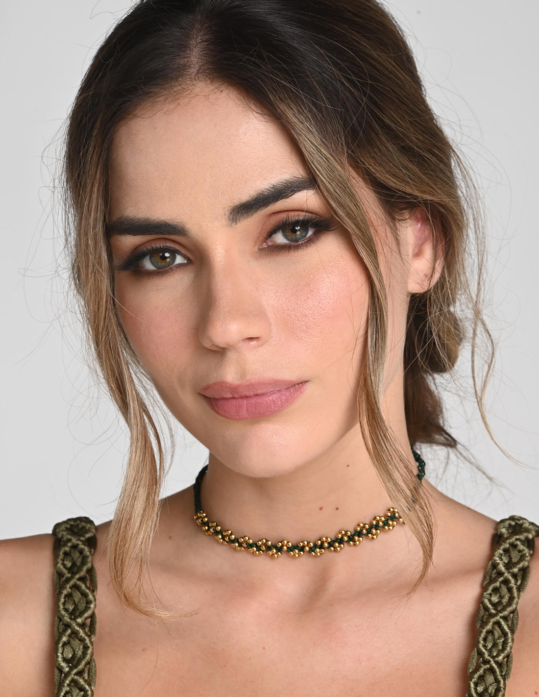 Choker Nayara Oil Green. Choker Color Oil Green