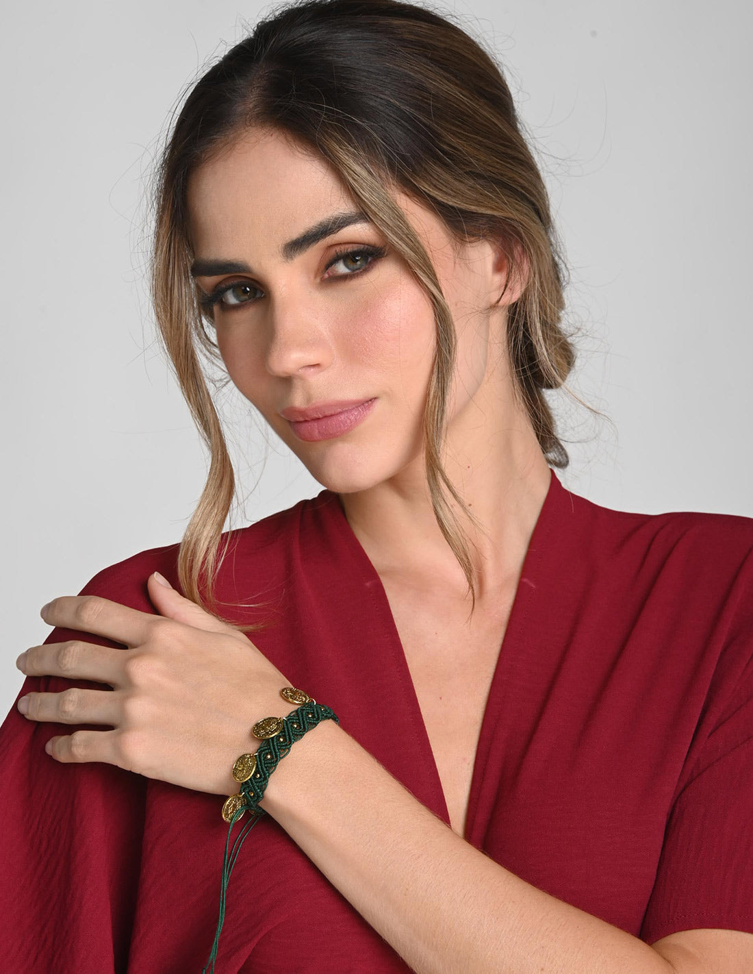 Brazalete Aluna Oil Green. Brazalete Color Oil Green