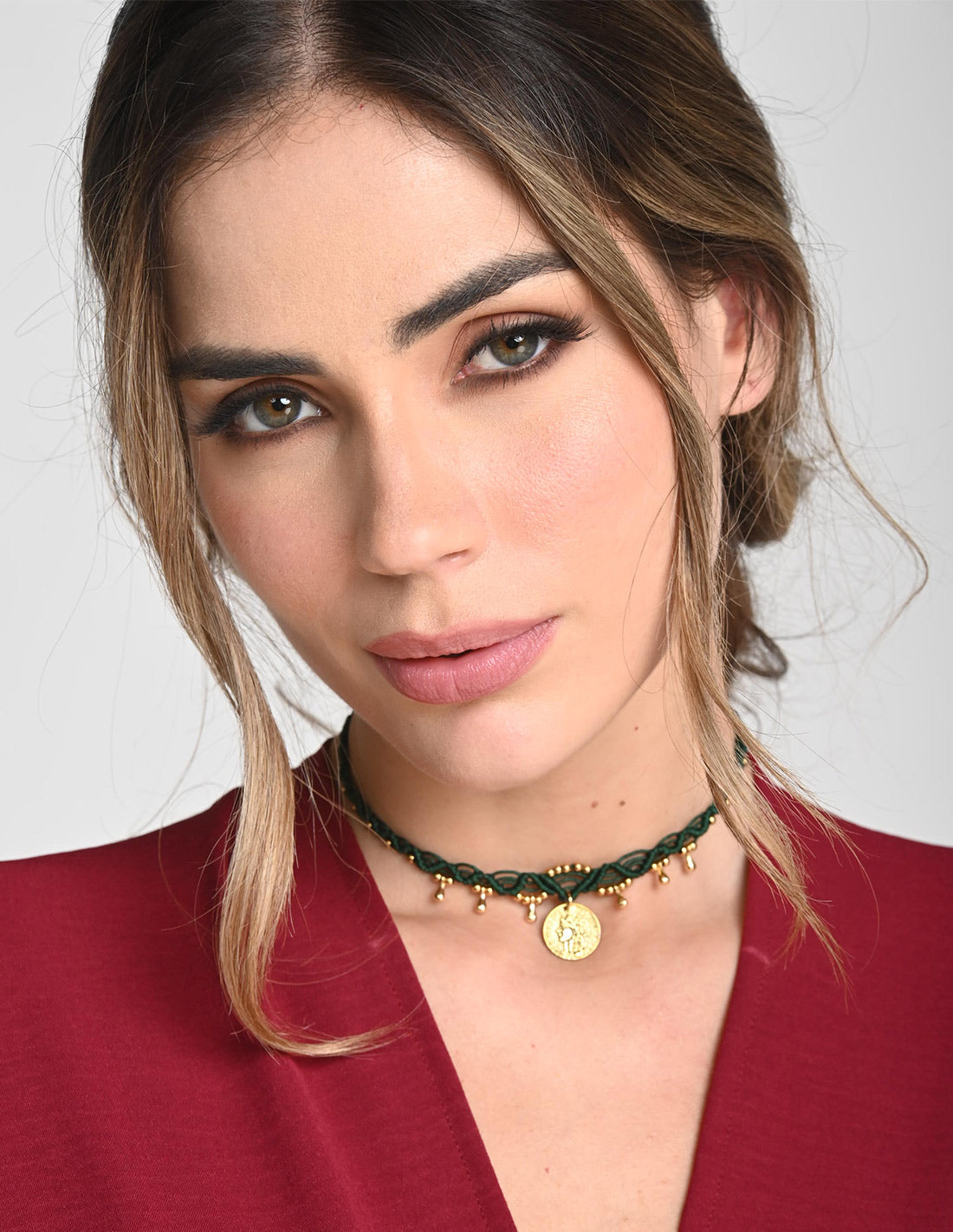 Choker Lía Oil Green. Choker Color Oil Green