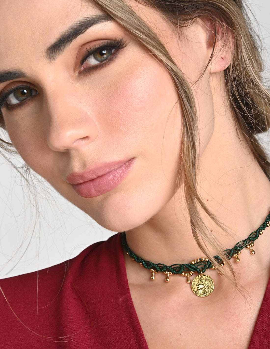 Choker Lía Oil Green. Choker Color Oil Green
