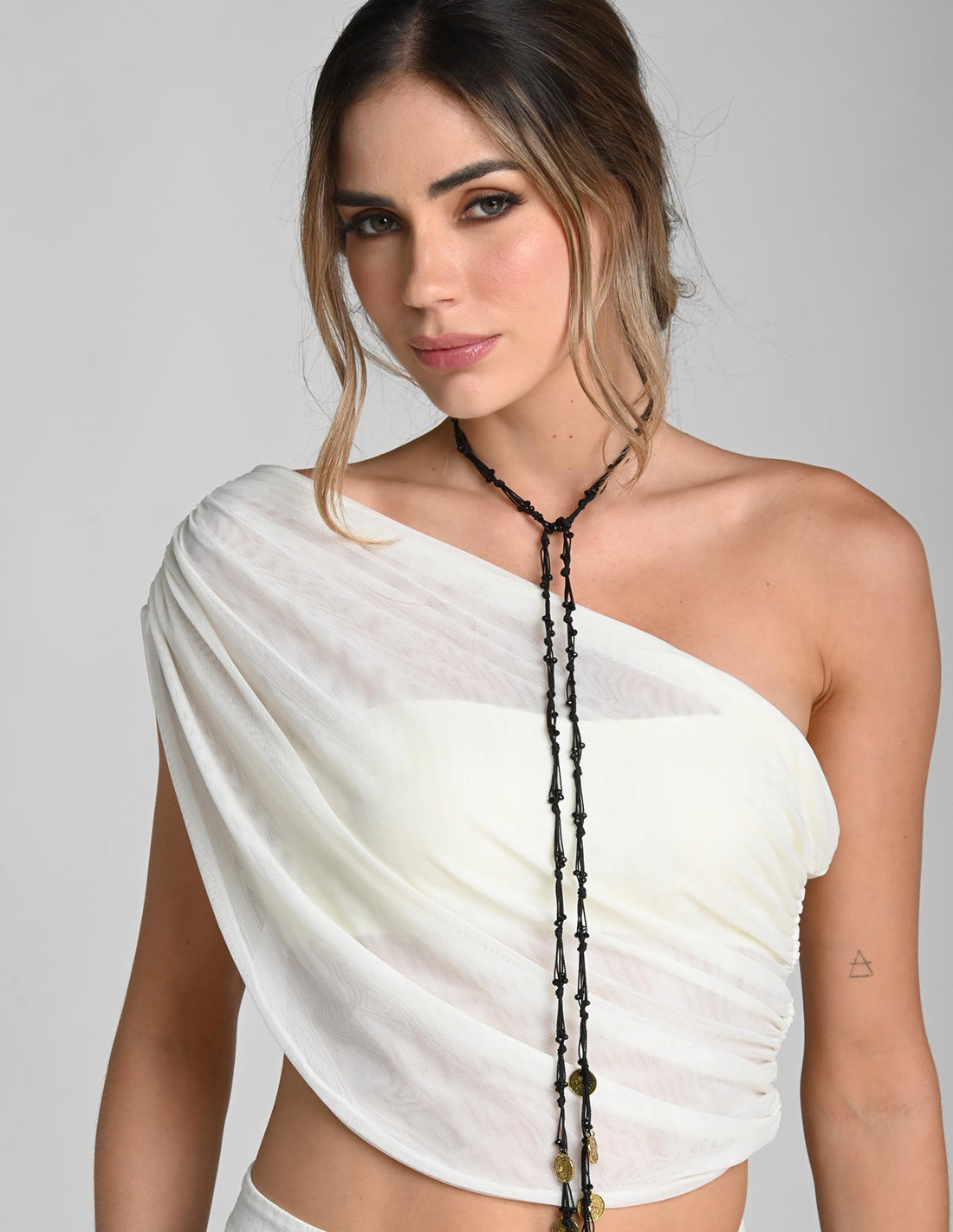 Collar Inari Negro. Collar Color Negro